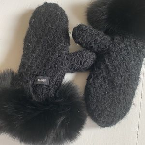 Surell Knit Mittens w/Fox Fur Trim, One Size, Black